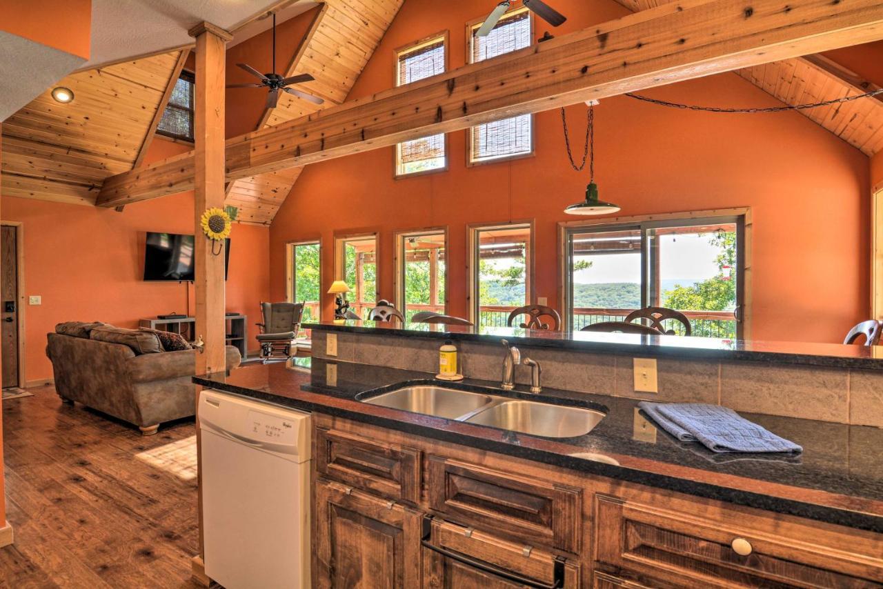 Spacious Log Cabin With Fire Pit And Game Room! Юрика Спрингс Экстерьер фото