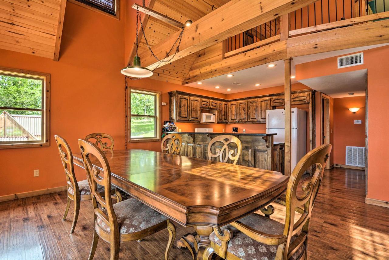 Spacious Log Cabin With Fire Pit And Game Room! Юрика Спрингс Экстерьер фото