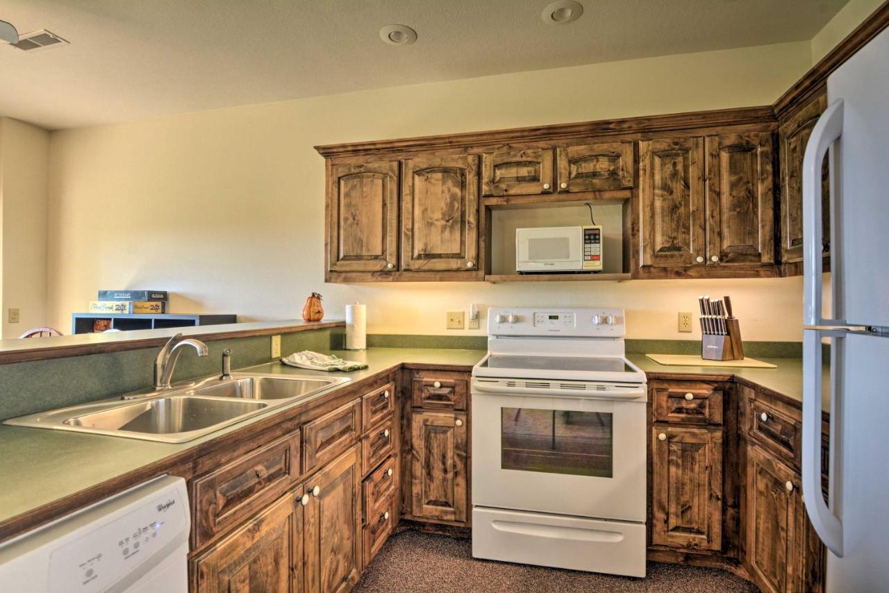 Spacious Log Cabin With Fire Pit And Game Room! Юрика Спрингс Экстерьер фото