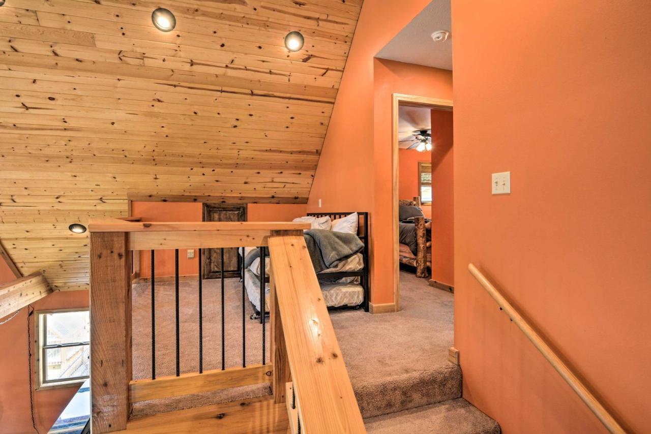 Spacious Log Cabin With Fire Pit And Game Room! Юрика Спрингс Экстерьер фото